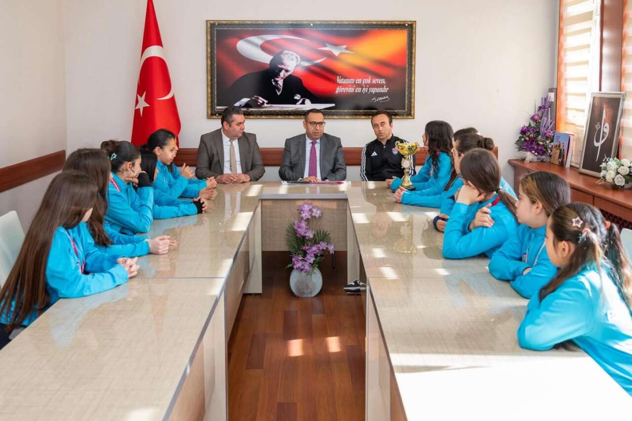 Menteşe Cumhuriyet Ortaokulu Hokey Takımı Türkiye Şampiyonu Oldu 4